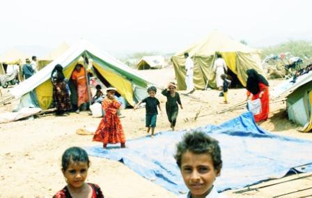 مخيمات النازحين من حرب صعدة .. وفي الاطار رمزية الارياني رئيسة اتحاد نساء اليمن